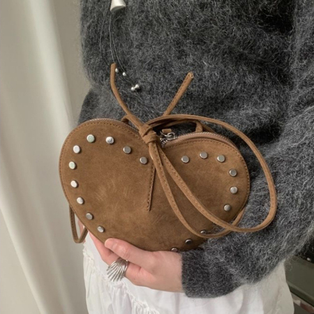 Sacs Bandoulière Femme En Daim À Rivets Cloutés Style Décontracté En Forme De Cœur
