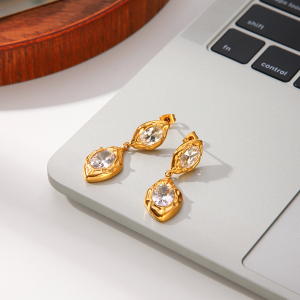 Boucles D'Oreilles Puces Pour Femmes Simple Series Daily Droplet En Acier Inoxydable Étanche Couleur Or Et Zircon h5 Image4