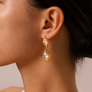 Boucles D'Oreilles Puces Pour Femmes Simple Series Daily Droplet En Acier Inoxydable Étanche Couleur Or Et Zircon h5 Image7