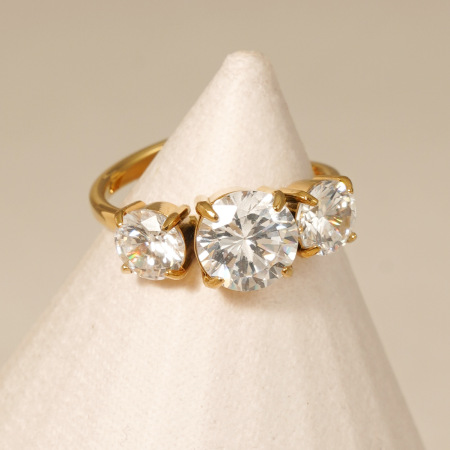Bagues Pour Femmes En Acier Inoxydable Doré, Style Cercle Simple, Étanches, Serties De Zircon Et Ornées De Pierres Précieuses. Collection Luxueuse.