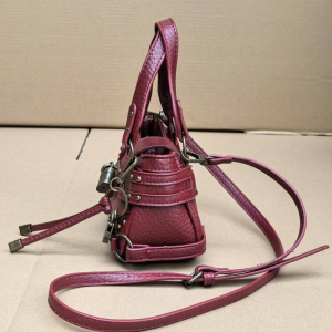 Sacs À Main Carrés Pour Femmes, Style Streetwear, En Pu De Qualité Supérieure, Avec Fermoir À Rivets Et Détails Métalliques Cloutés. h5 Image6