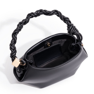 Sac Bandoulière Carré Pour Femme, Style Minimaliste, Finitions Métalliques, Forme Irrégulière, Couleur Unie, En Pu Torsadé. h5 Image5