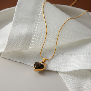Colliers Pendentifs Pour Femmes Simple Series Daily Heart En Acier Inoxydable Étanche Couleur Or h5 Image5