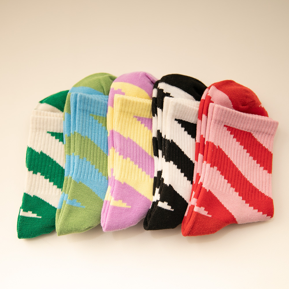 Chaussettes Mi-Mollet À Rayures Décontractées Pour Femmes Image2