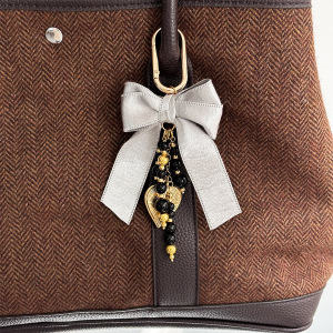 Collection Luxueuse De Breloques Pour Sac En Alliage Avec Nœud Papillon Et Perles En Forme De Cœur h5 Image2