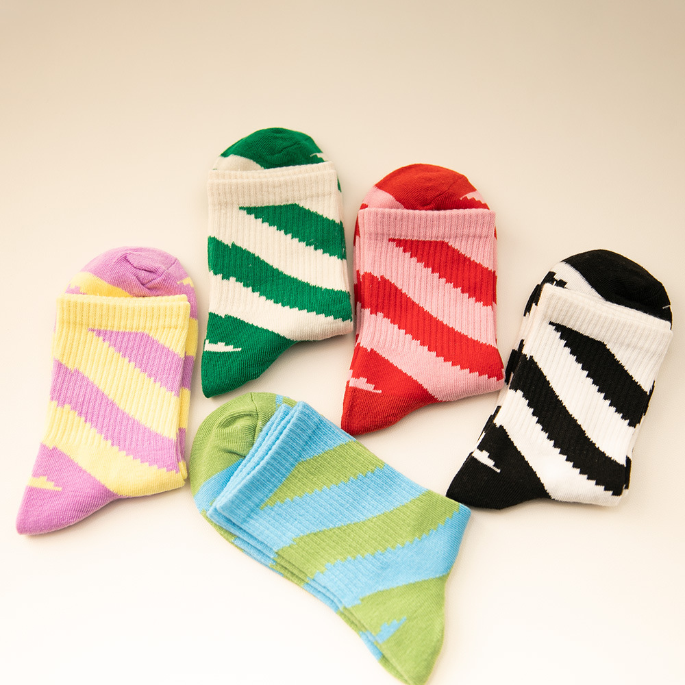 Chaussettes Mi-Mollet À Rayures Décontractées Pour Femmes Image3