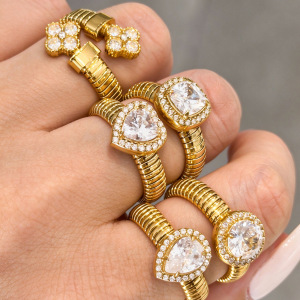 Bagues Pour Femmes En Acier Inoxydable Doré, Ornées D'Un Zircon Et D'Un Trèfle Classique En Forme De Goutte D'Eau, Collection Luxe. Modèle Classique. h5 Image2