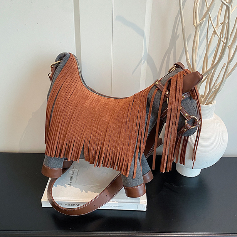 Sacs Bandoulière Femme En Daim Multicolore Avec Détails Métalliques Et Pompons Patchwork.
