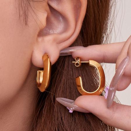 1 paire de boucles d'oreilles créoles minimalistes rondes en acier inoxydable étanche couleur or pour femme