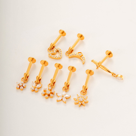 Boucles d'oreilles piercing pour femme, en titane et zircon, ornées d'une délicate fleur (1 pièce).