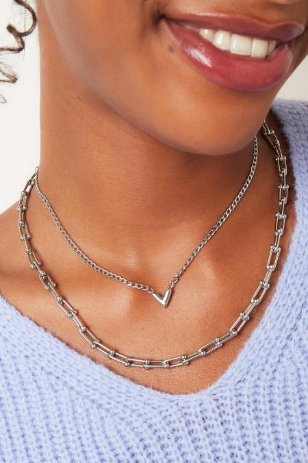 collier acier inoxydable lettre v couleur or 2